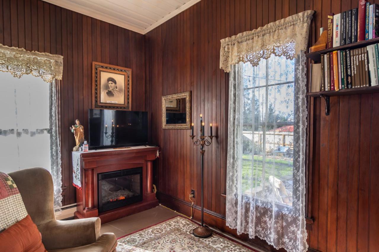 Historical John Rast House Circa 1875 Hotel Роузбърг Екстериор снимка